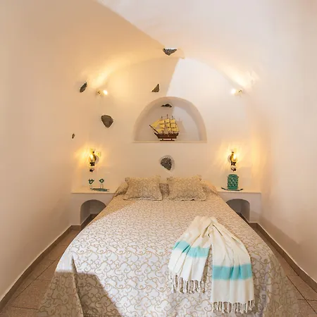 Lukas Aethereal Living Apartman Imerovígli