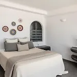 Lukas Aethereal Living 아파트 이메로비글리