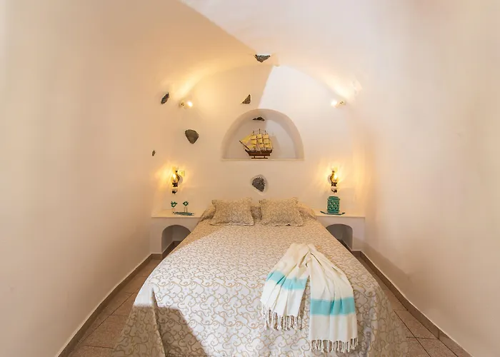 Lukas Aethereal Living Apartment Imerovigli (Santorini)